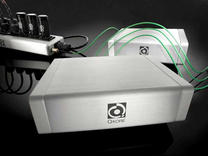 Nordost QKORE grounding units connected with green leads alongside a QRT power distributor